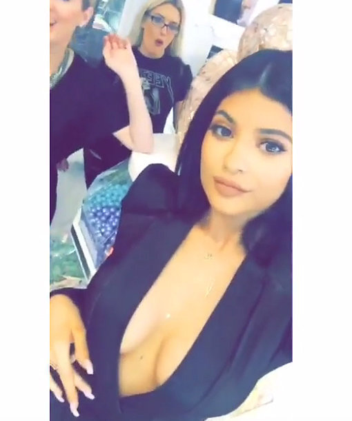 Kylie-Jenner-Snapchat-Pictures (1)