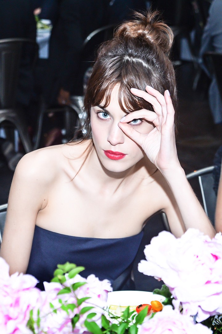 alexa-chung_glamour_9may13_rex_b_720x1080