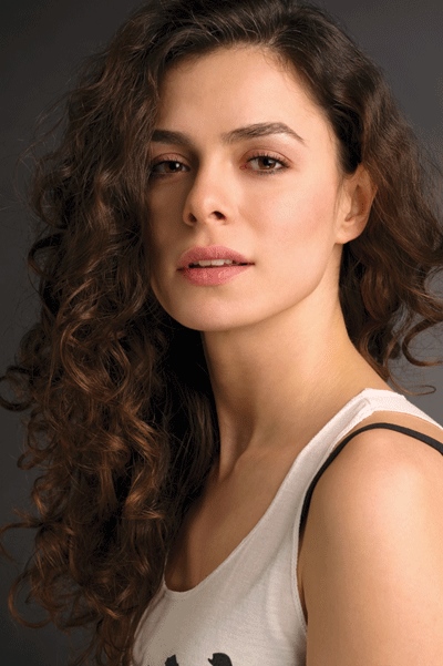 pelin-karaha-195750DN