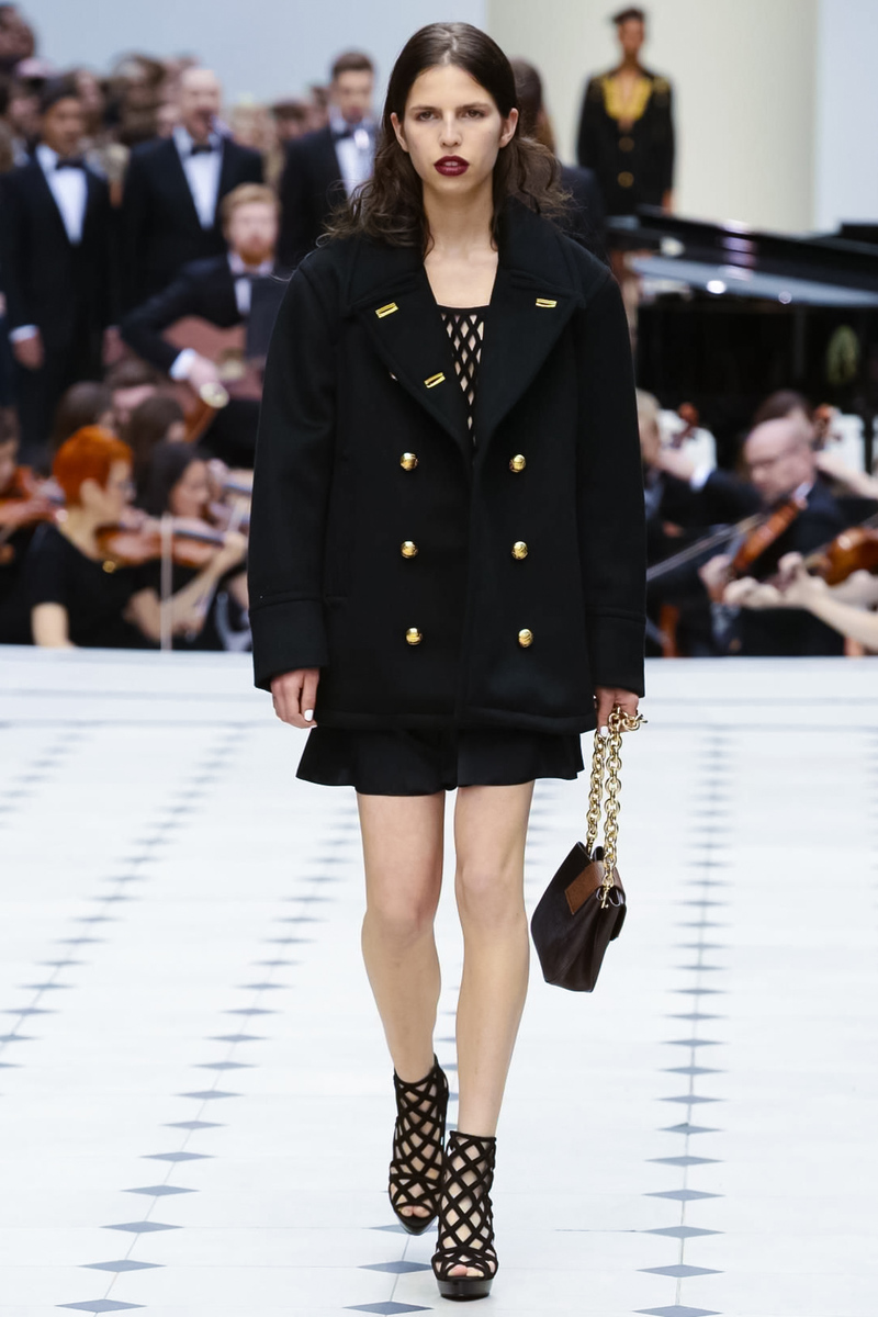 Burberry Prorsum Fashion Show, Ready to Wear Collection Spring Summer 2016 in London