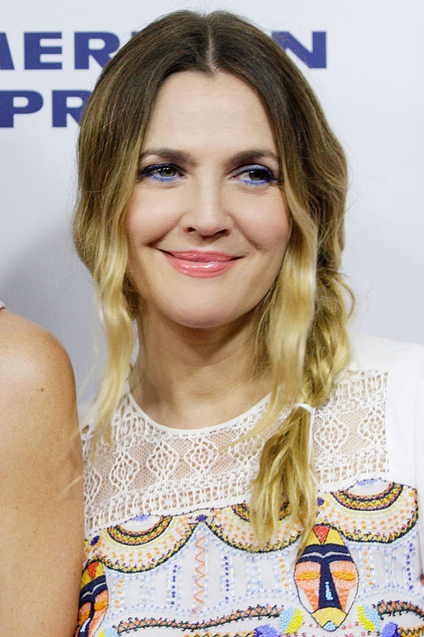1444063687-syn-mar-1444013361-1443624861-hbz-beauty-secret-drew-barrymore