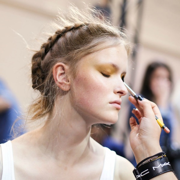 HEMEN BIRAKMANIZ GEREKEN 10 MAKYAJ ALIŞKANLIĞI rt