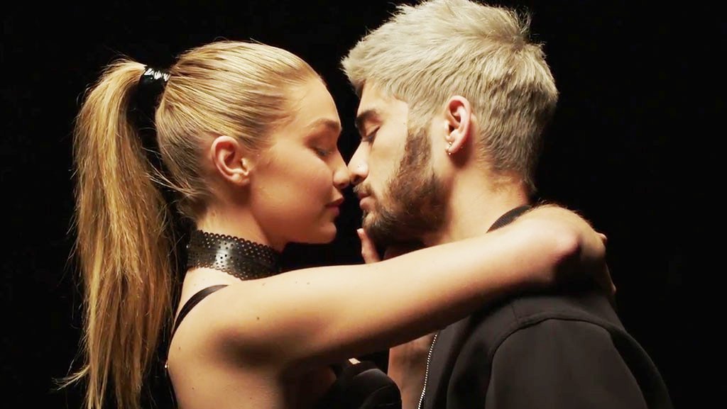 İLİŞKİSİNE HAREKET KATMAK İSTEYEN ÇİFTLER İÇİN 10 SEKS ÖNERİSİ (1)