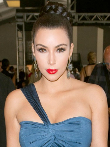 BURCUNUZA GÖRE UYGUN OLAN SAÇ ÖRGÜLERİ 8