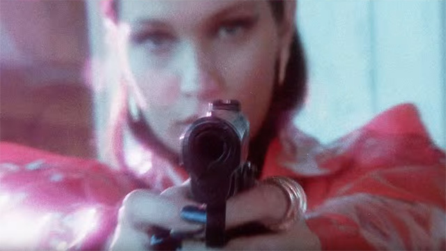 BELLA HADID, THE WEEKND'İN KLİBİNDE