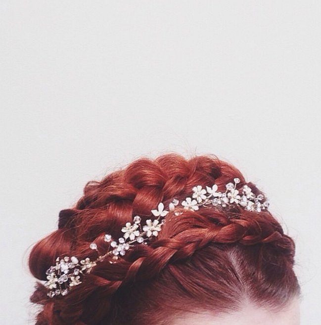 YILBAŞI İÇİN IŞILTILI VE GÖSTERİŞLİ SAÇ MODELLERİ (5)