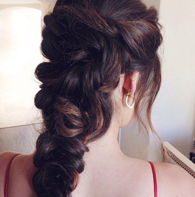 YILBAŞI İÇİN IŞILTILI VE GÖSTERİŞLİ SAÇ MODELLERİ (8)