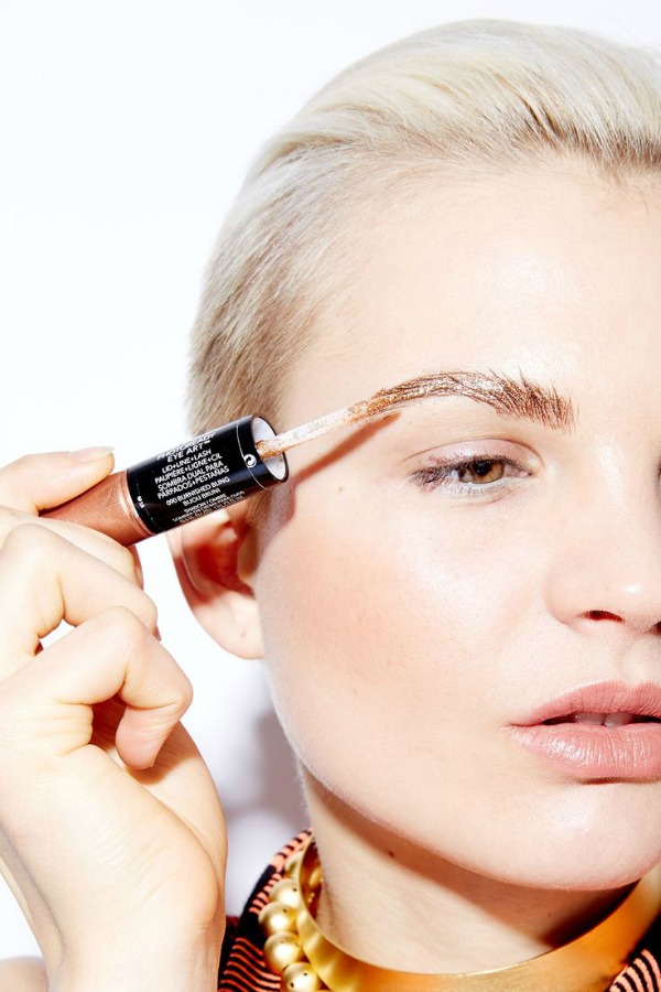 Pırıltılı kaşlar