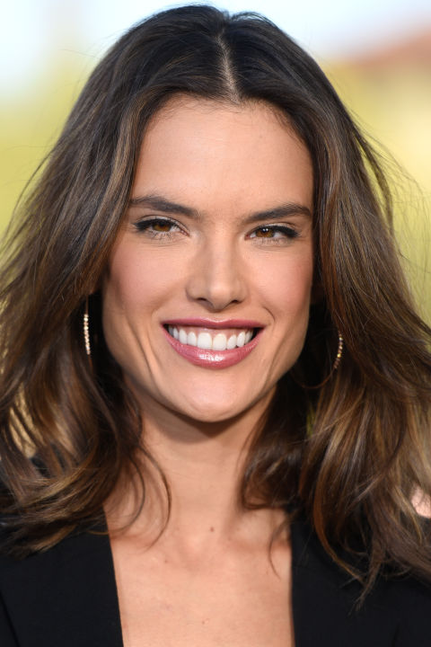 hbz-winter-haircuts-alesasndra-ambrosio