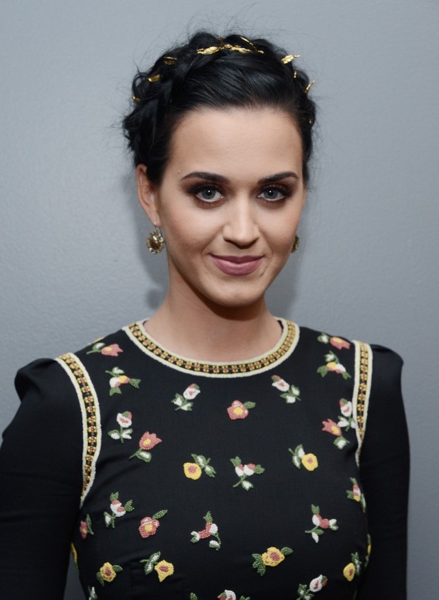 BURCUNUZA GÖRE UYGUN OLAN SAÇ ÖRGÜLERİ g