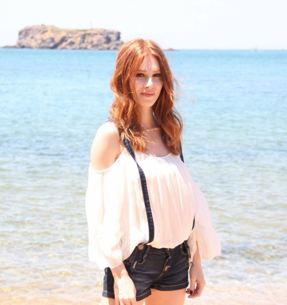 21 ADIMDA KİRALIK AŞK DEFNE KARAKTERİNİN STİLİNİ YAKALAYIN (2)