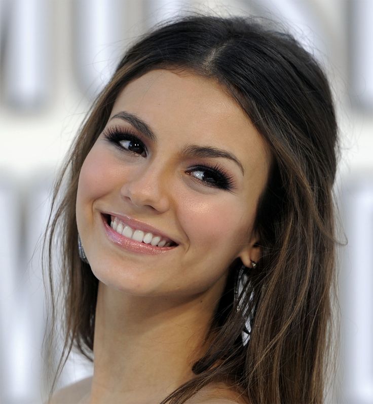 CİLDİNİZİN SAĞLIĞINIZLA İLGİLİ VERDİĞİ 9 İPUCU