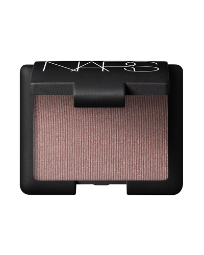 ETKİLEYİCİ KIŞ MAKYAJI İÇİN EDİNMENİZ GEREKEN 10 FAR (2)