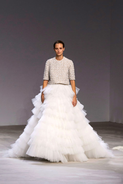 MODA HAFTASI'NDAN BAHAR 2016 İÇİN GELİNLİK TRENDLERİ (5)