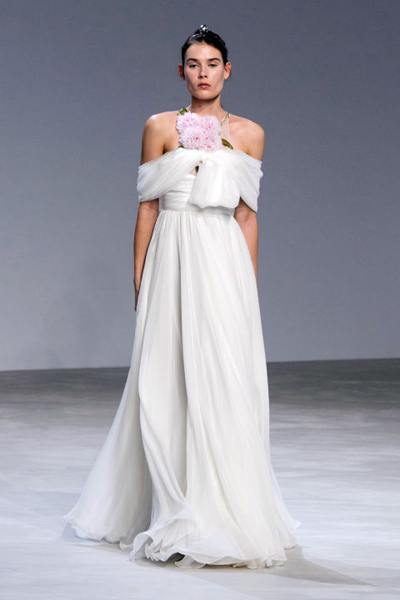 MODA HAFTASI'NDAN BAHAR 2016 İÇİN GELİNLİK TRENDLERİ (6)