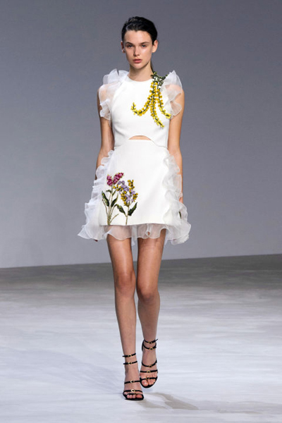 MODA HAFTASI'NDAN BAHAR 2016 İÇİN GELİNLİK TRENDLERİ (8)