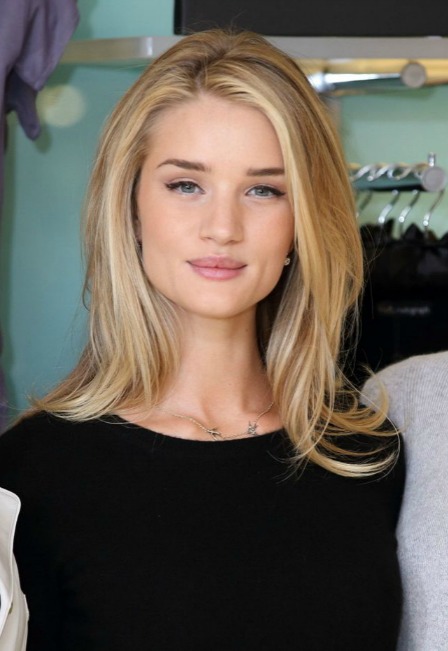 ROSIE HUNTINGTON-WHITELEY'DEN 7 ADIMDA FORMDA KALMA TAKTİĞİ 5