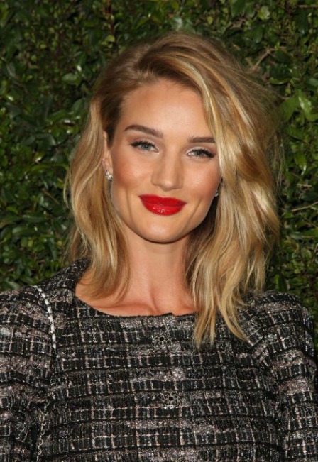 ROSIE HUNTINGTON-WHITELEY'DEN 7 ADIMDA FORMDA KALMA TAKTİĞİ oo