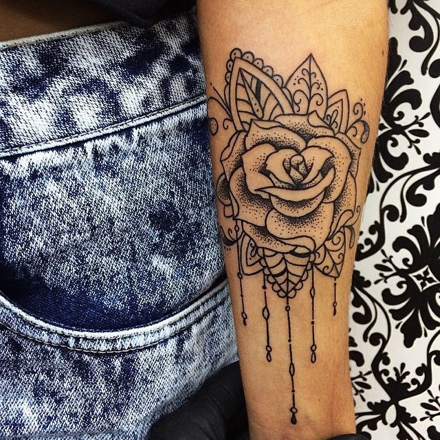 ERKEKLERİN KADINLARDA SEKSİ BULDUĞU 5 DÖVME (1)