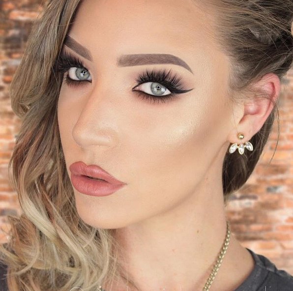 INSTAGRAM FENOMENLERİNDEN 10 KUSURSUZ KEDİ GÖZÜ MAKYAJI (10)