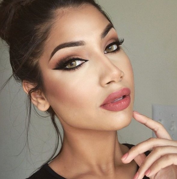 INSTAGRAM FENOMENLERİNDEN 10 KUSURSUZ KEDİ GÖZÜ MAKYAJI (9)