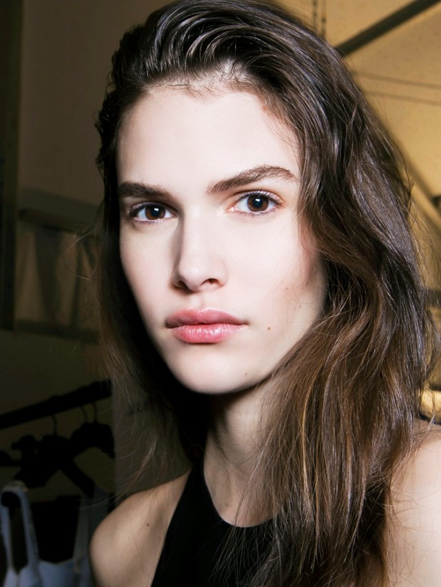 KÖTÜ HAVALARDA KULLANABİLECEĞİNİZ 7 SAÇ MODELİ (3)