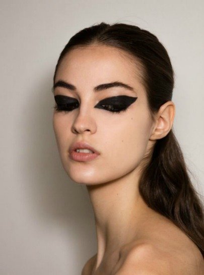 SADECE KAJAL GÖZ KALEMİ KULLANMANIZ İÇİN 5 NEDEN b