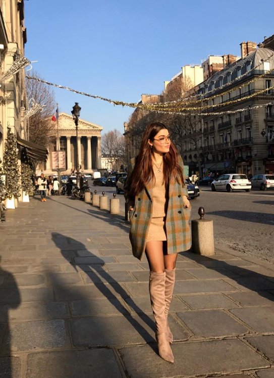 BİRKAÇ ADIMDA HANDE ERÇEL'İN SPOR ŞIK STİLİNİ YAKALAYIN (1)