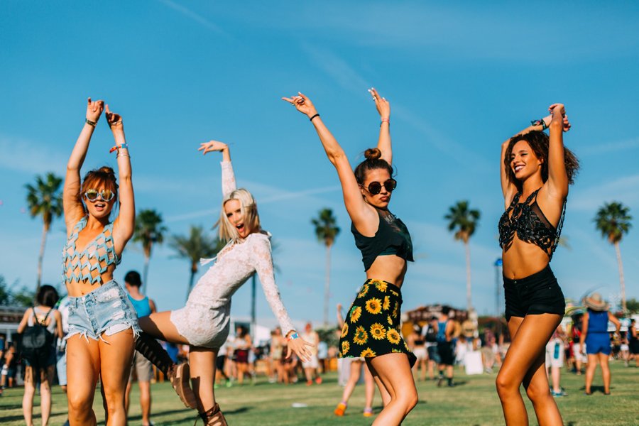 COACHELLA 2016'DAN EN İYİ GÜZELLİK GÖRÜNÜMLERİ (