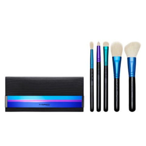 KUSURSUZ BİR MAKYAJ İÇİN EN İYİ 10 FIRÇA SETİ (1)