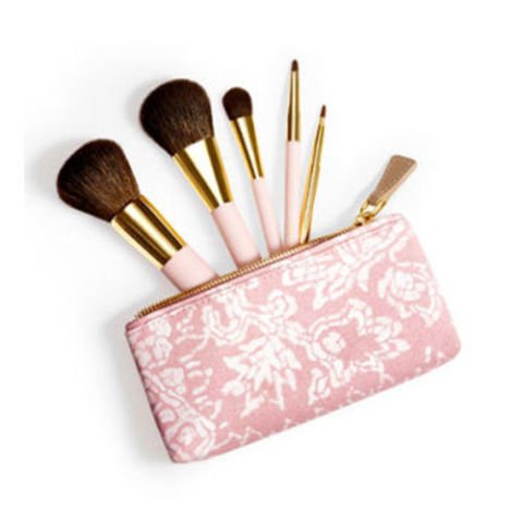 KUSURSUZ BİR MAKYAJ İÇİN EN İYİ 10 FIRÇA SETİ (9)