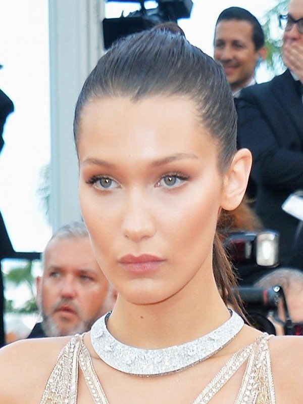 CANNES KIRMIZI HALISINDAN GÜNDELİK YAŞAMINIZA UYARLAYABİLECEĞİNİZ GÜZELLİK GÖRÜNÜMLERİ (11)