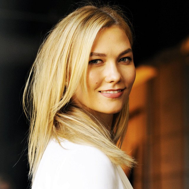 KARLIE KLOSS GÜZELLİK, MAKYAJ VE STİL SIRLARINI PAYLAŞTI (1)