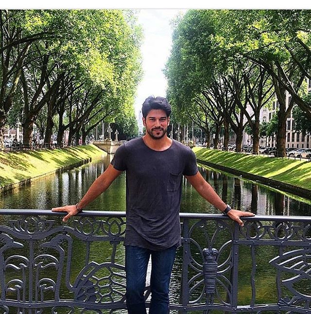 türkiyenin en şık 10 yakışıklı oyuncusu tee