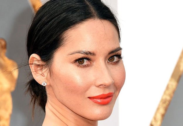 DAHA PARLAK VE CANLI DUDAKLAR İÇİN EN İYİ 12 TURUNCU RUJ