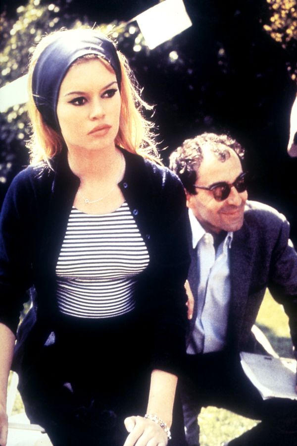 PLATİN SAÇ VE KOYU RENK KAŞLARIN UYUMUNA EN İYİ 15 ÖRNEK (8)