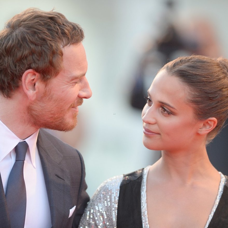 AŞKLARINA İMRENEREK BAKTIĞIMIZ ÜNLÜ ÇİFTLER