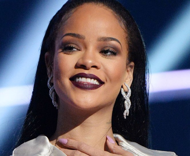 BU SONBAHARDA İÇİNİZDEKİ CAZİBEYİ ORTAYA ÇIKARACAK EN İYİ 12 KOYU RUJ