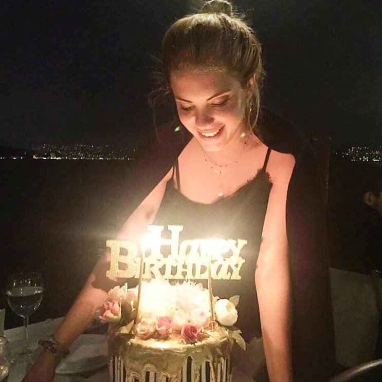 EDA ECE VE İSTANBUL'A DAİR FAVORİLERİ (1)