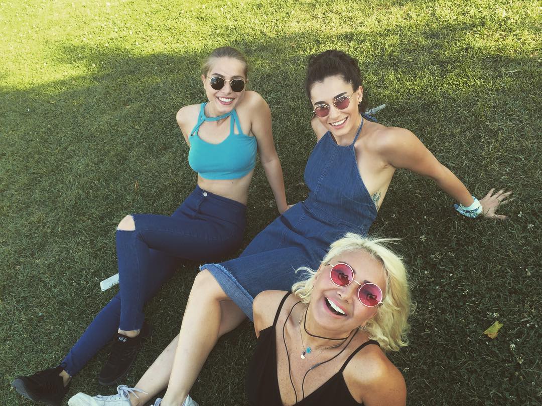 ÜNLÜ İSİMLERDEN GÖĞÜS YANI İÇİN DÖVME ÖNERİLERİ (3)