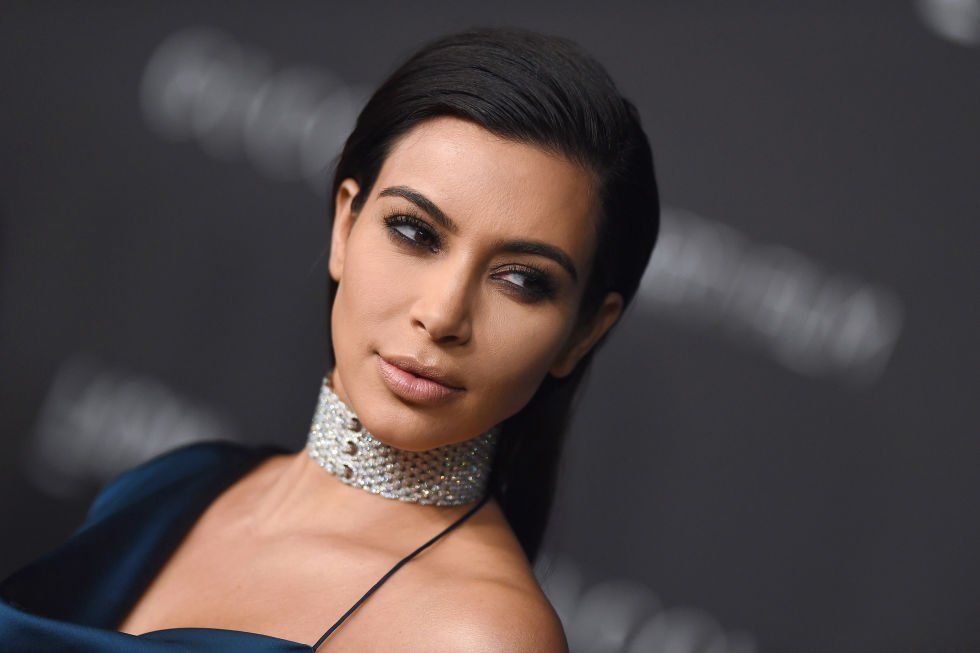 ÜNLÜ İSİMLERİN CİLTLERİ İÇİN YAPTIĞI ÇILGIN UYGULAMALAR (5)