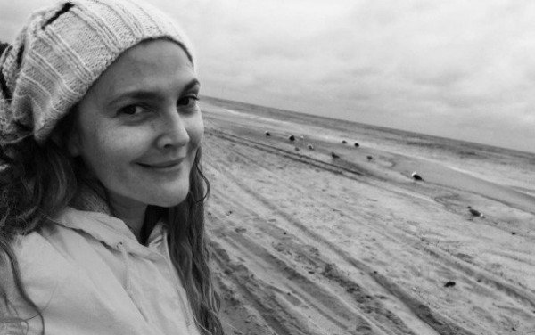 ÜNLÜLERİN SOSYAL MEDYADAKİ MAKYAJSIZ HALLERİ f