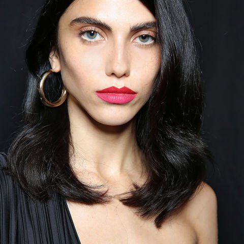 KLASİK KIRMIZI DUDAKLARA FARKLILIK GETİRMENİN 5 YOLU (2)