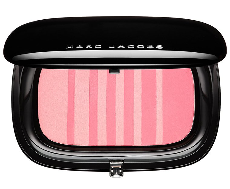 SELENA GOMEZ'İN FAVORİSİ OLAN 6 MAKYAJ ÜRÜNÜ (2)