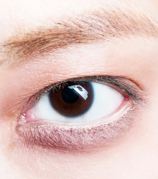 KÜÇÜK GÖZLÜLER İÇİN 3 ÖNEMLİ MAKYAJ HİLESİ (3)