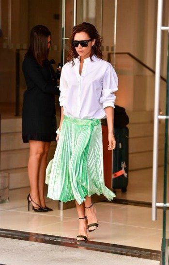 O TOPUKLU AYAKKABILARLA VICTORIA BECKHAM BİLE YORULUR b