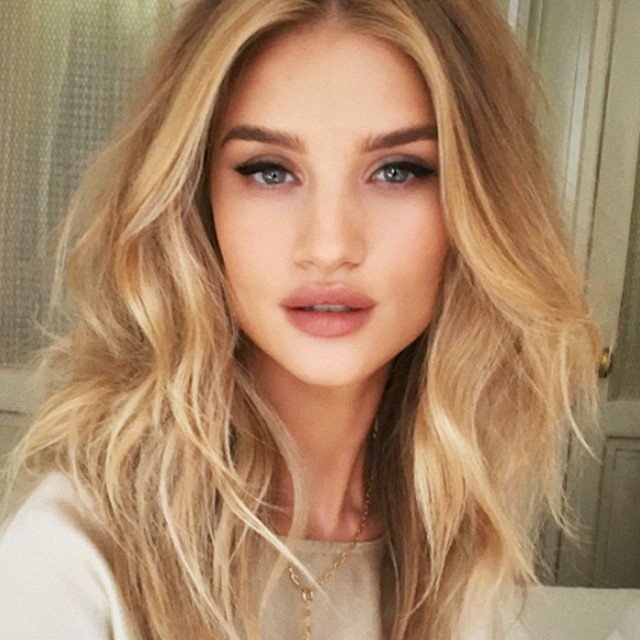 ROSIE HUNTINGTON-WHITELEY GÜZELLİK RUTİNİNİ PAYLAŞTI