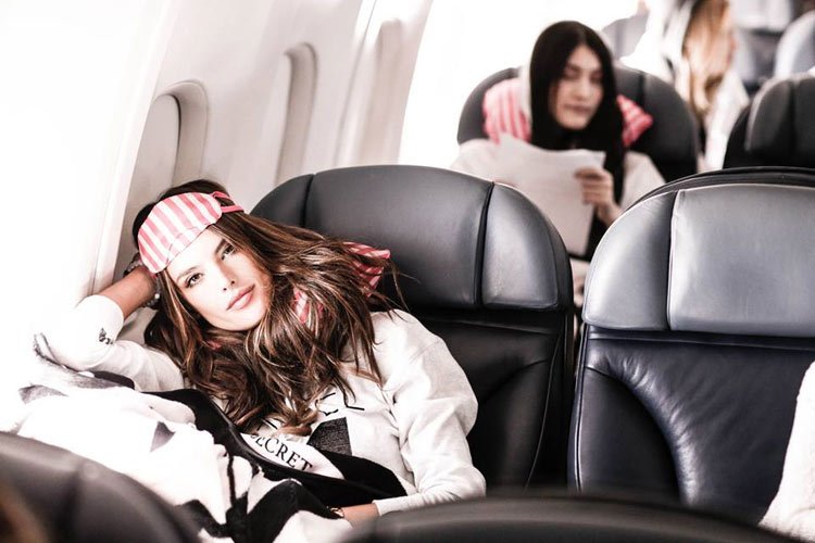 SÜREKLİ SEYAHAT EDENLER İÇİN EN İYİ 10 ÜRÜN