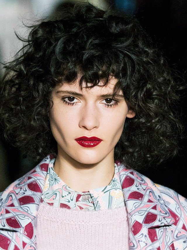 ALNINIZI DAHA KÜÇÜK GÖSTERECEK 5 SAÇ KESİMİ (3)