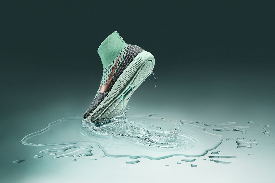 HO16_RN_LunarEpic_Flyknit_Shield_W_Hero_V8_original